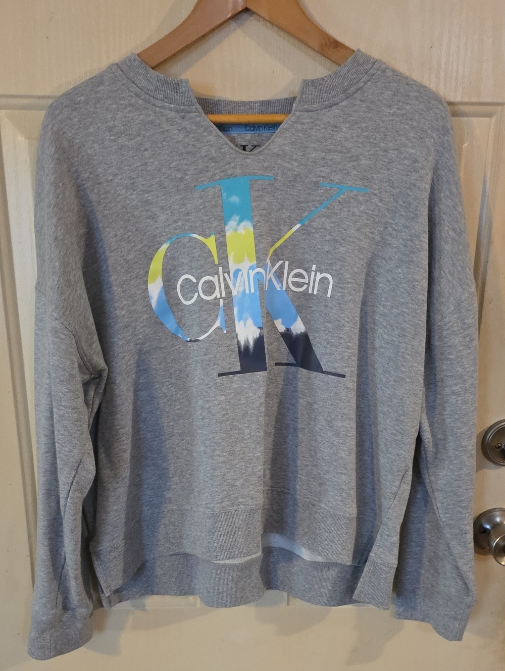 Calvin Klein | Gray Crewneck Sweatshirt with Blue, Yellow & White CK Logo